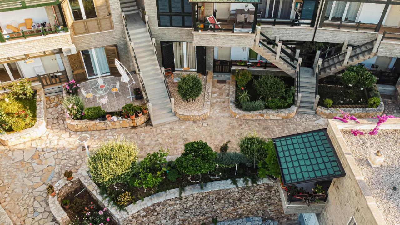 Villa Amos At Aquamarine Residence Vlore Exterior photo