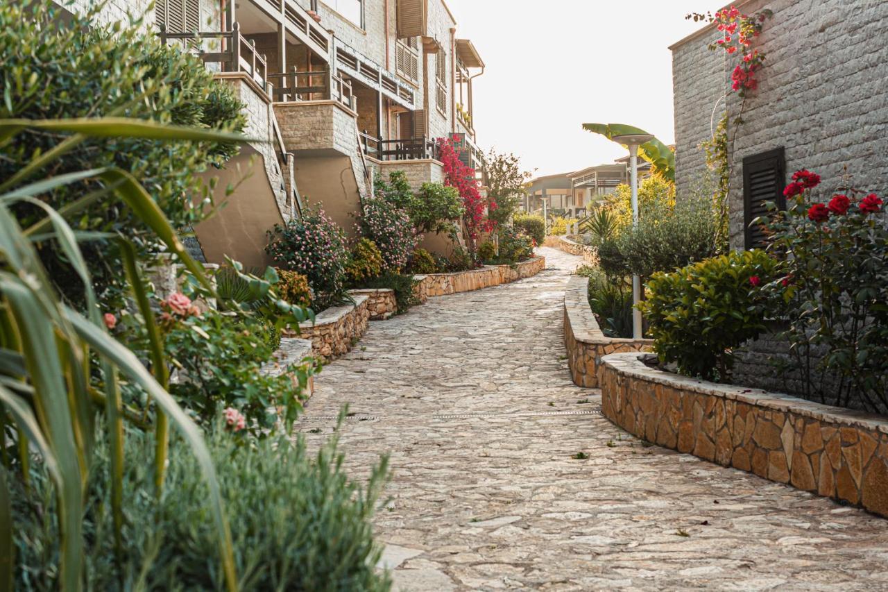 Villa Amos At Aquamarine Residence Vlore Exterior photo
